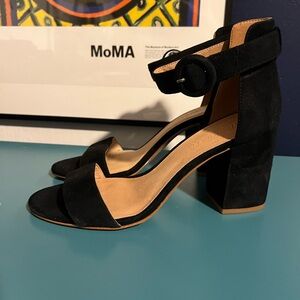 Strap Sandal Shoes - Madewell (Women’s true to size 7)